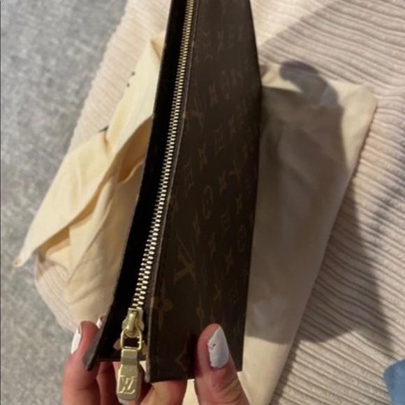 Authentic ✨Louis Vuitton Toiletry 26 with samorga insert. Brand new in dustbag - Picture 7 of 8